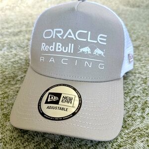 New Era Oracle Red Bull Racing Trucker Hat Cream/White - OSFM